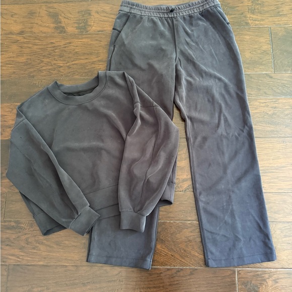 Lululemon gray softstreme set! Size 8 - Picture 1 of 2